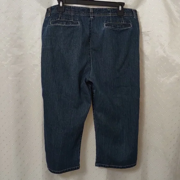 🖤Women's Gloria Vanderbilt capri's, size 16p, dark denim. - Picture 3 of 4